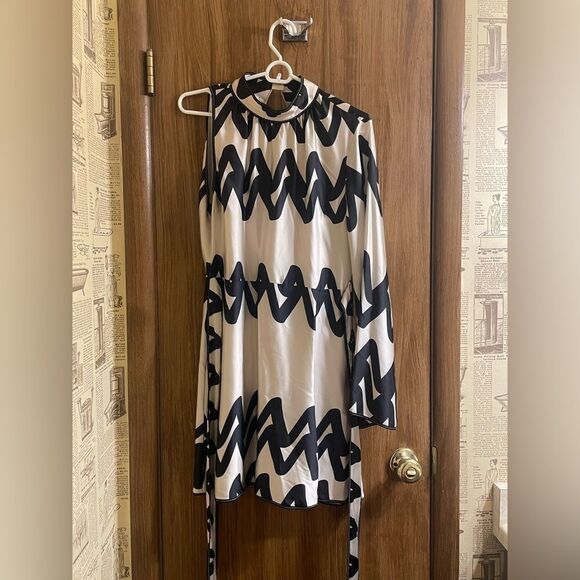 Alexis Elina One-Shoulder Printed Dress - Picture 5 of 6